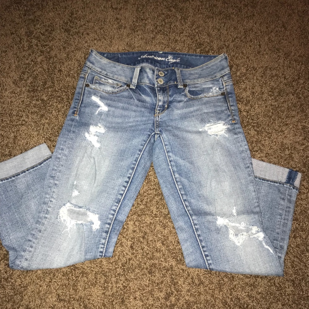 Crop distressed jeans